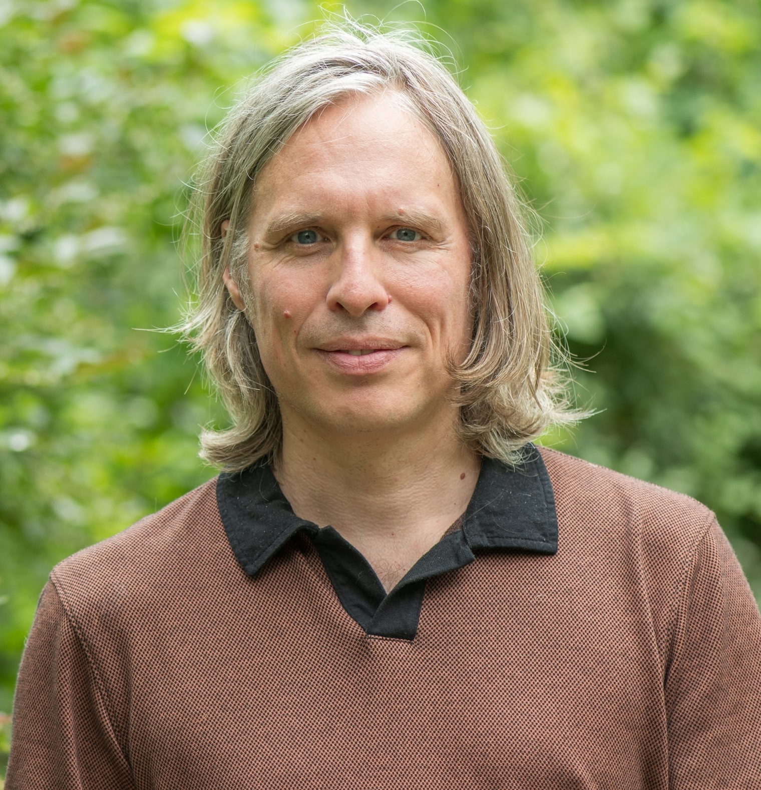 The Cornell Lab's Adriaan Dokter appears on the Bring Birds Back podcast show. Adriaan Dokter