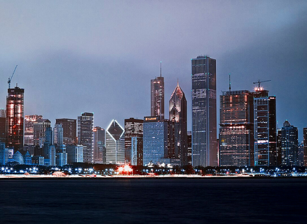 Chicago's skyline at dusk