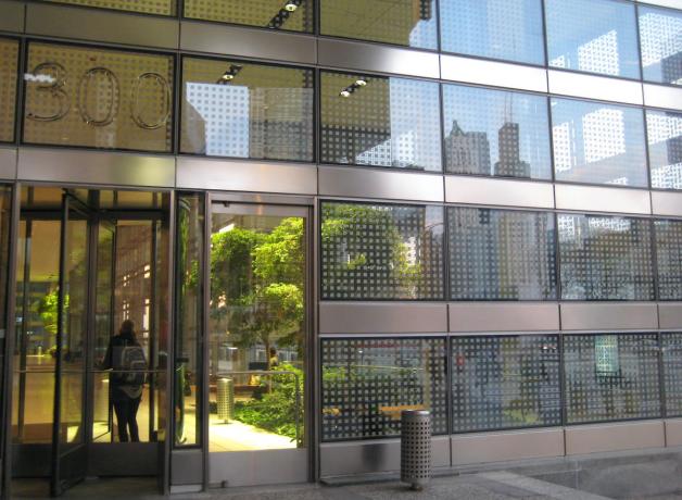 300 East Randolph Building in Chicago turns off lights to prevent bird strikes