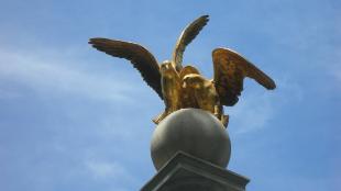Golden Seagull Monument 